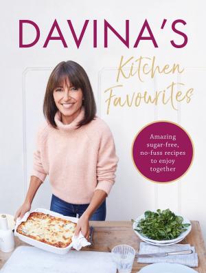 Cover of the book Davina's Kitchen Favourites by Trisha Yearwood, Beth Yearwood Bernard
