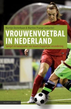 Cover of the book Vrouwenvoetbal in Nederland by Gerda van Wageningen