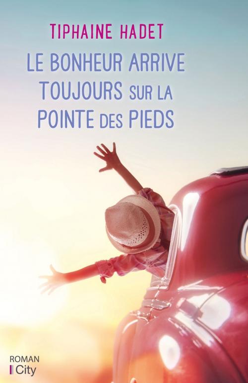 Cover of the book Le bonheur arrive toujours sur la pointe des pieds by Tiphaine Hadet, City Edition