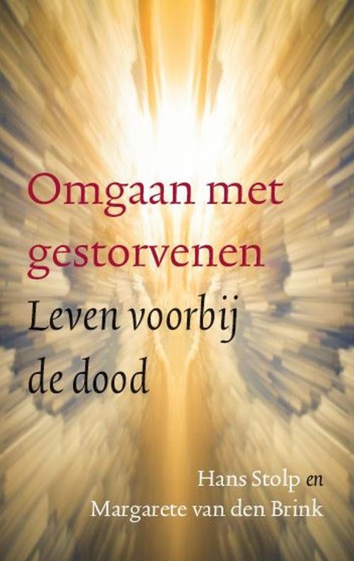 Cover of the book Omgaan met gestorvenen by Hans Stolp, Margarete van den Brink, VBK Media