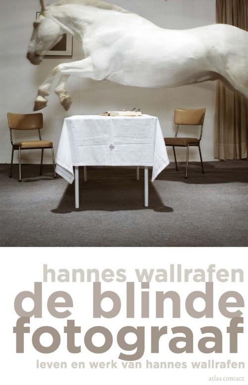 Cover of the book De blinde fotograaf by Hannes Wallrafen, Atlas Contact, Uitgeverij