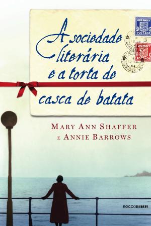 Cover of the book A sociedade literária e a torta de casca de batata by Sherry Ewing