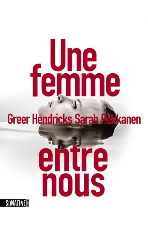 Cover of the book Une femme entre nous by Greer HENDRICKS, Sarah PEKKANEN, Sonatine