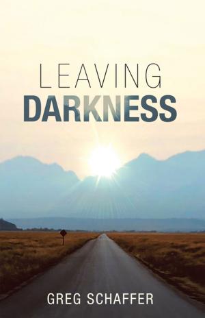 Cover of the book Leaving Darkness by Roberto Hernandez