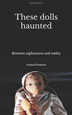 Book cover of These dolls haunted