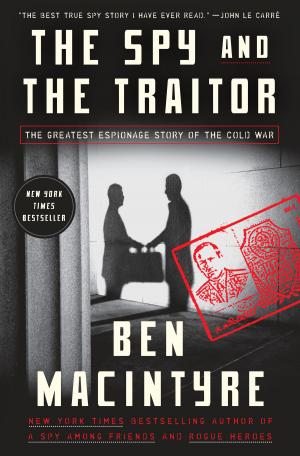 Cover of the book The Spy and the Traitor by Bernie Schallehn