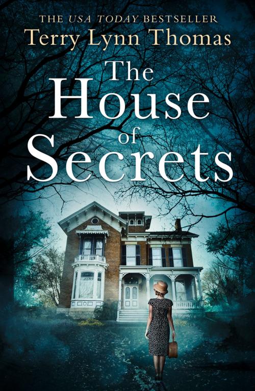 Cover of the book The House of Secrets (The Sarah Bennett Mysteries, Book 2) by Terry Lynn Thomas, HarperCollins Publishers