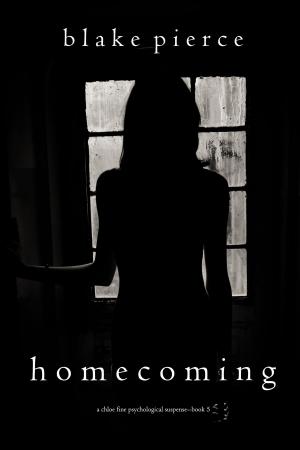 Cover of the book Homecoming (A Chloe Fine Psychological Suspense Mystery—Book 5) by Connie Trapp