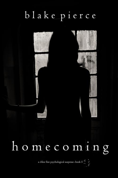 Cover of the book Homecoming (A Chloe Fine Psychological Suspense Mystery—Book 5) by Blake Pierce, Blake Pierce