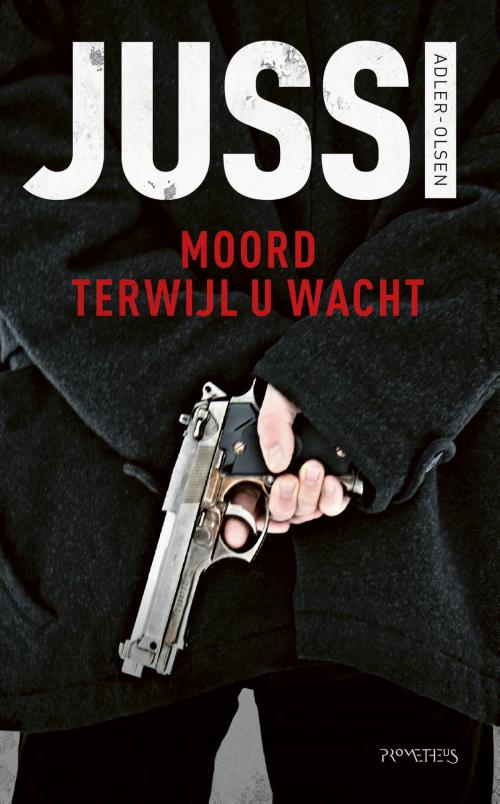 Cover of the book Moord terwijl u wacht by Jussi Adler-Olsen, Prometheus, Uitgeverij