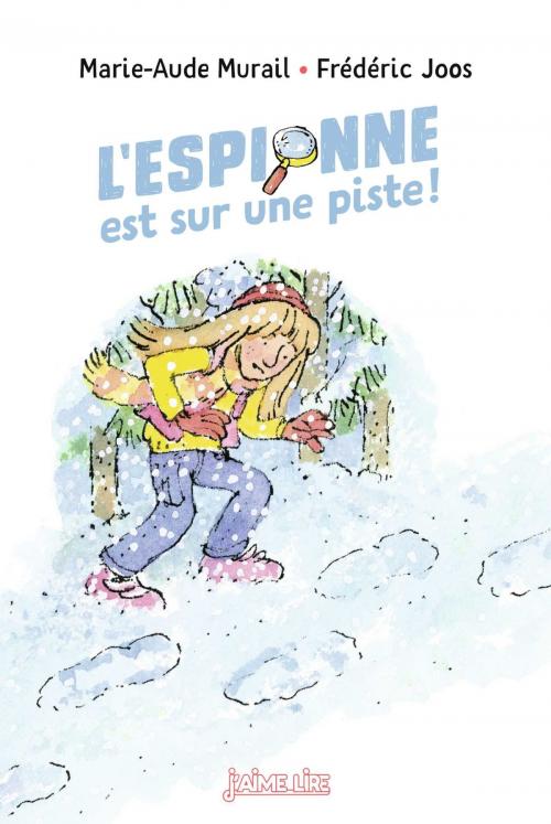 Cover of the book L'espionne est sur une piste ! by Marie-Aude Murail, Paul Martin, Bayard Jeunesse