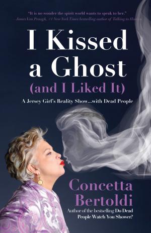 Cover of the book I Kissed a Ghost (and I Liked It) by Julie Schwob