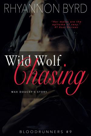 Book cover of Wild Wolf Chasing