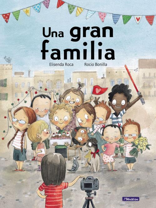Cover of the book Una gran familia by Elisenda Roca, Rocio Bonilla, Penguin Random House Grupo Editorial España