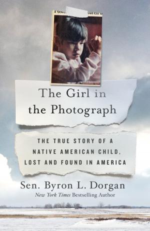 Book cover of The Girl in the Photograph